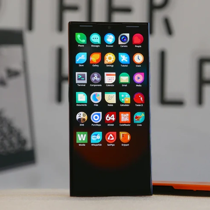 Первые покупатели получили свои Jolla Phone