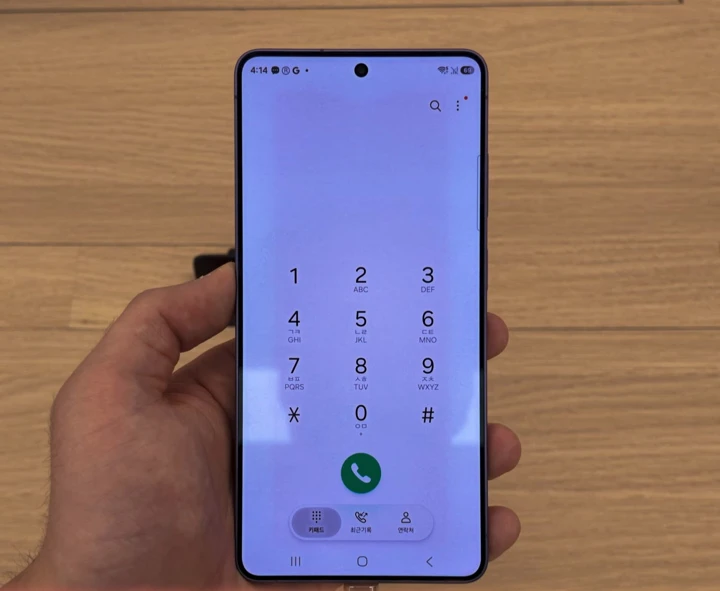 Samsung отрицает аппаратную суть проблемы покраснения экранов Galaxy S26 Ultra