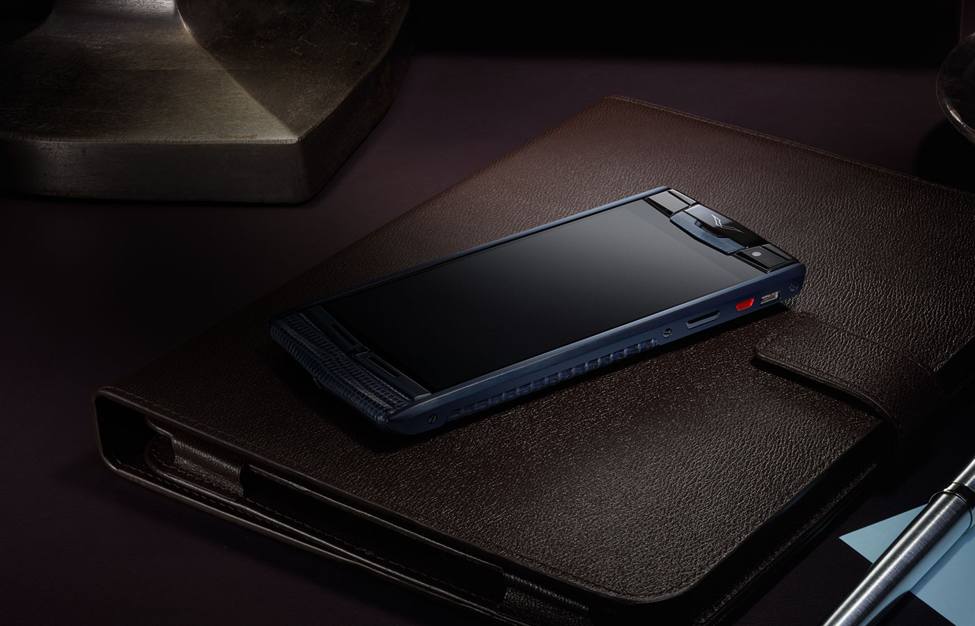 Vertu Signature Touch: топовые характеристики и фирменный дизайн