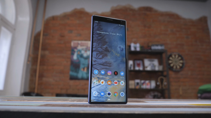  Sony Xperia 10 Plus:  
