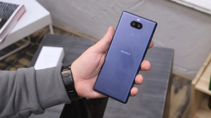  Sony Xperia 10 Plus:  