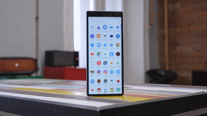  Sony Xperia 10 Plus:  