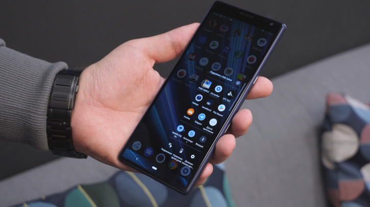  Sony Xperia 10 Plus:  