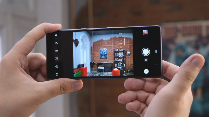  Sony Xperia 10 Plus:  