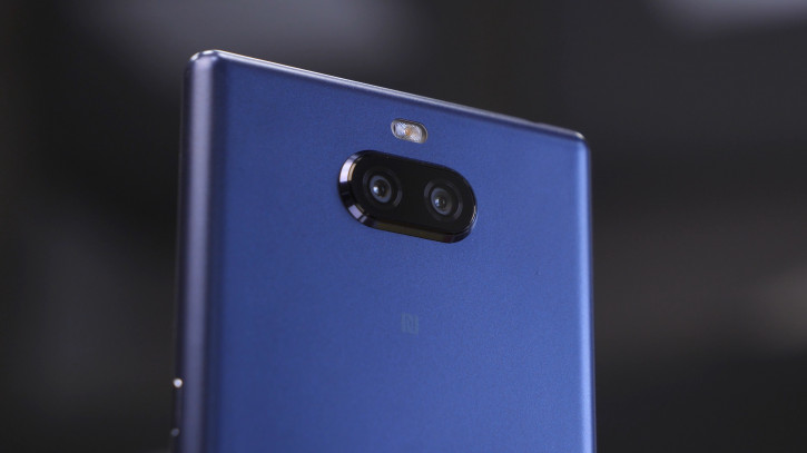  Sony Xperia 10 Plus:  