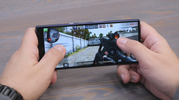  Sony Xperia 10 Plus:  