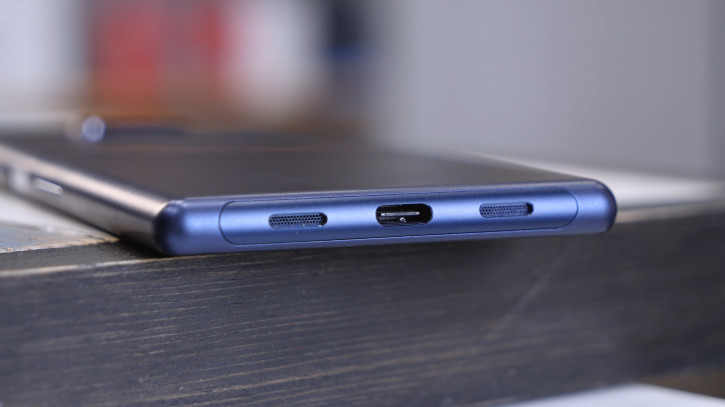  Sony Xperia 10 Plus:  