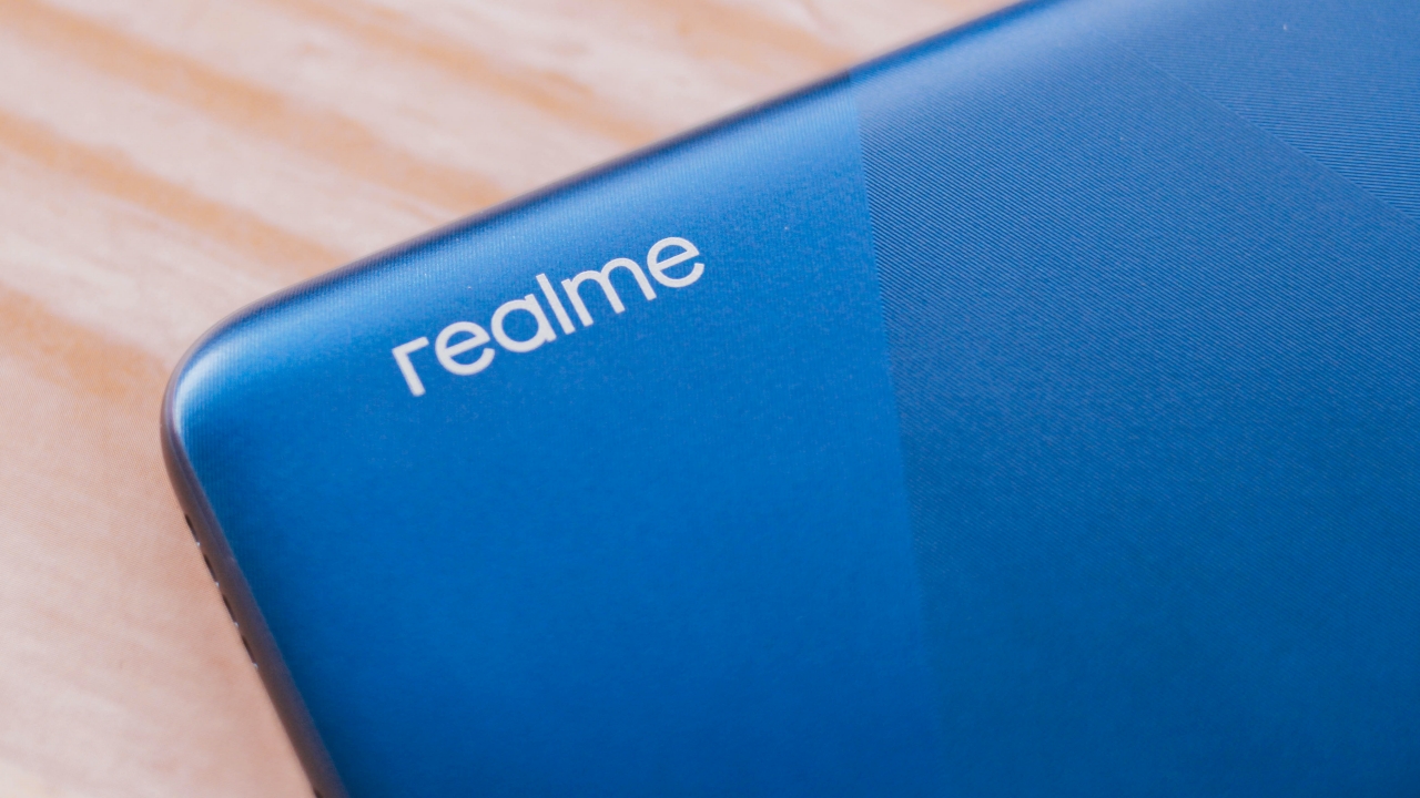 Realme начала тизерить первый планшет и предлагает выбрать название