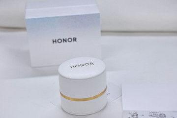 Honor  :  ,  