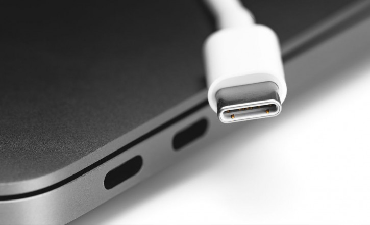 Официально: USB-C станет обязательным, а Apple попрощается с Lightning