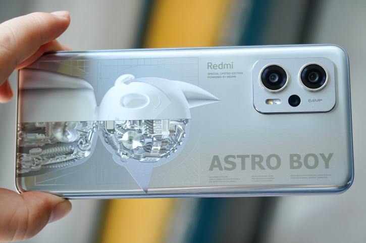 Эффектная лимитка Xiaomi Redmi Note 11T Pro+ Astro Boy на фото и видео