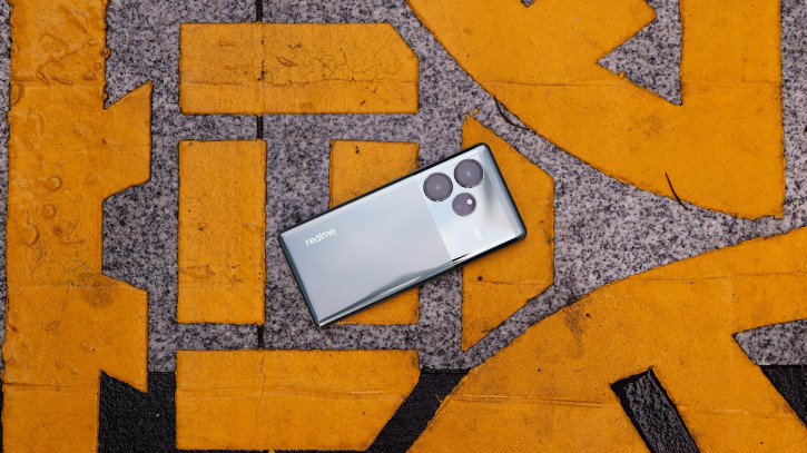 !      Realme GT6