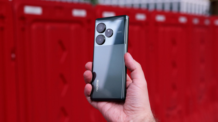 !      Realme GT6