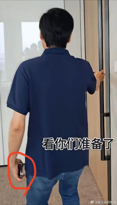  Xiaomi   Mix Flip  :   