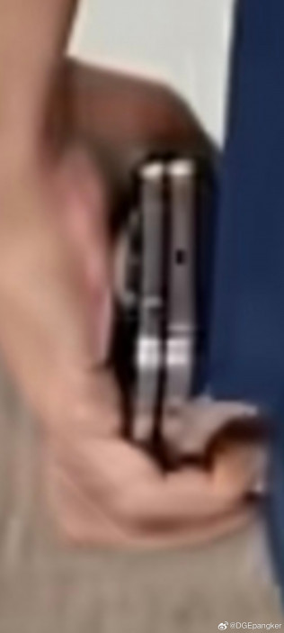  Xiaomi   Mix Flip  :   