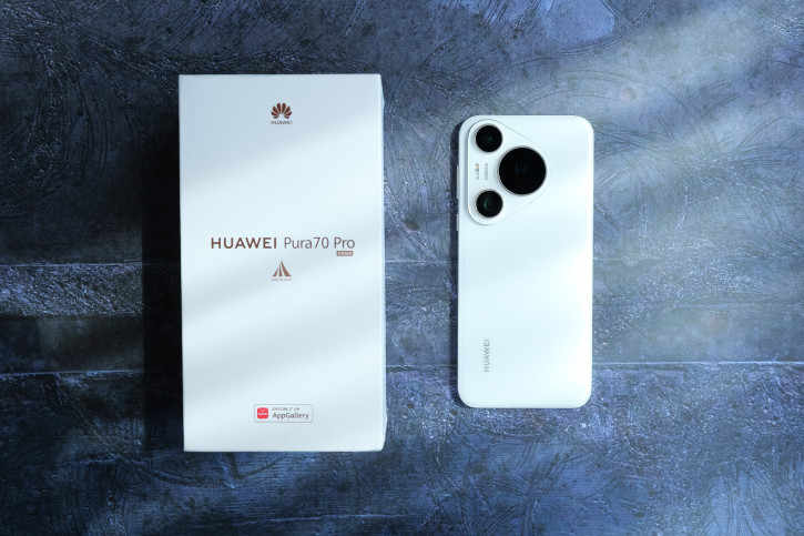   Huawei Pura 70 Pro:  