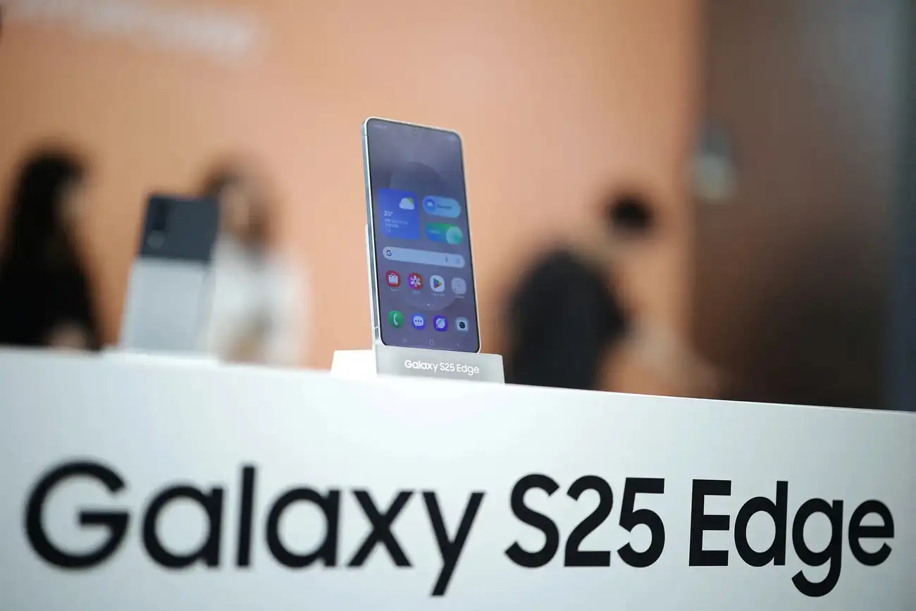  Galaxy S25 Edge ? Samsung    