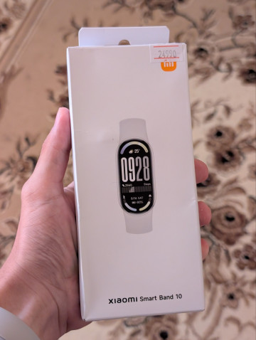 Xiaomi Band 10 сравнили с Band 9 на фото: Xiaomi смогла в рамки?!