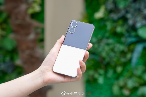 Xiaomi Mix Flip 2 уже красуется на студийных фото во всех расцветках