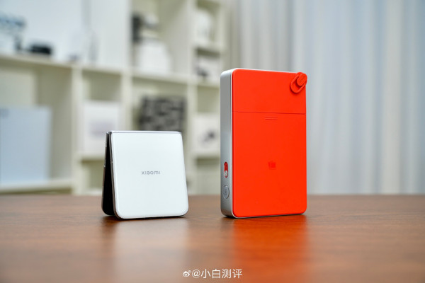 Xiaomi Mix Flip 2 уже красуется на студийных фото во всех расцветках