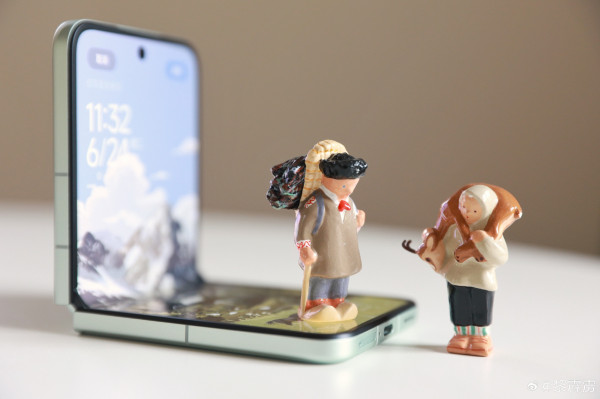 Xiaomi Mix Flip 2 уже красуется на студийных фото во всех расцветках