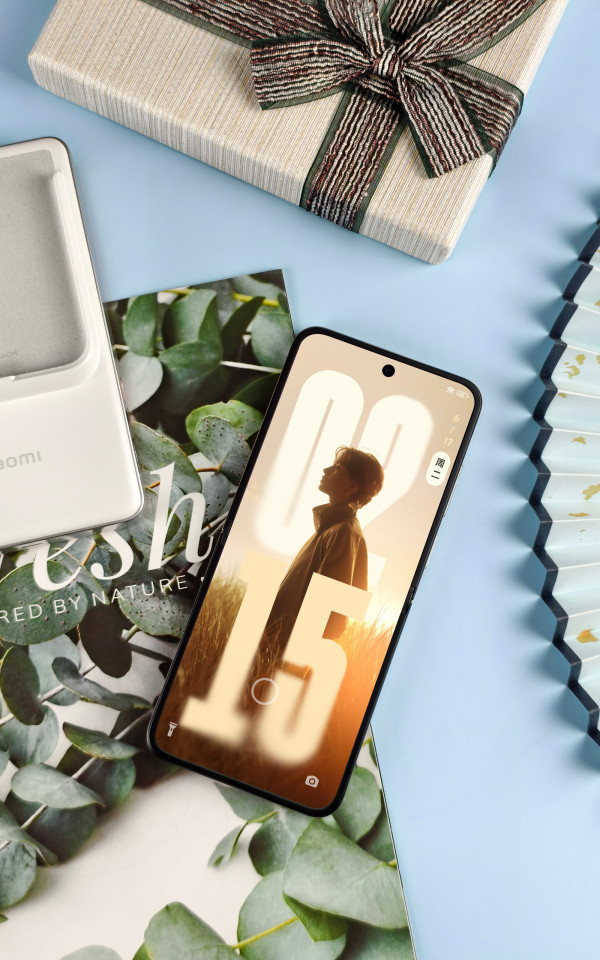 Xiaomi Mix Flip 2 уже красуется на студийных фото во всех расцветках