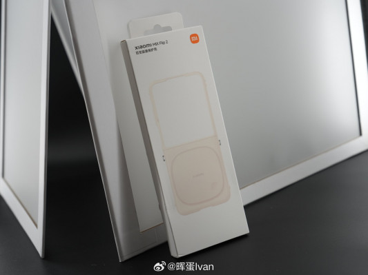 Xiaomi Mix Flip 2 уже красуется на студийных фото во всех расцветках