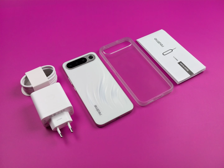 Обзор Realme 16 5G: смартфон в стиле “пикселя” с зеркальцем