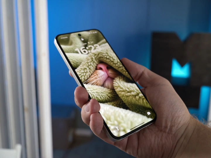 Обзор Realme 16 5G: смартфон в стиле “пикселя” с зеркальцем