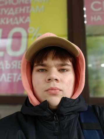 Обзор Realme 16 5G: смартфон в стиле “пикселя” с зеркальцем