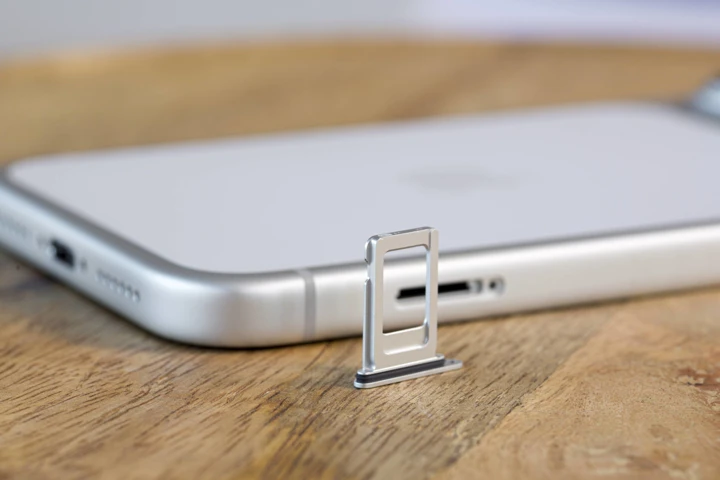 Ёмкость батарей iPhone 18 Pro с лотком SIM и без него раскрыта до анонса