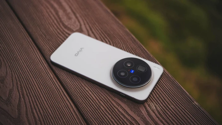 Vivo X500 Pro Max приписывают крутой дисплей и большой прирост батареи