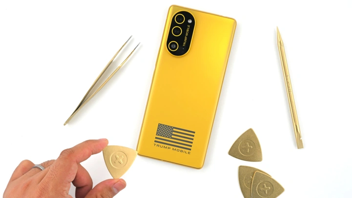 «Американский» патриотофон Trump T1 сравнили с HTC U24 Pro под рентгеном