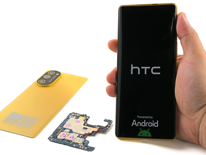 «Американский» патриотофон Trump T1 сравнили с HTC U24 Pro под рентгеном