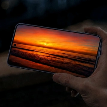 Анонс Sharp Aquos R11: средний класс с самобытным дизайном