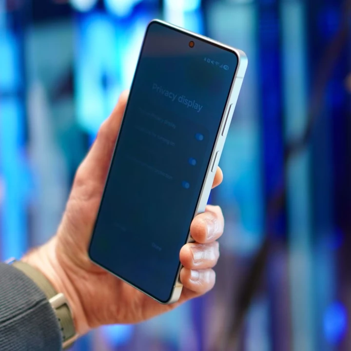 Honor тестирует экраны Privacy Display вслед за Xiaomi, но не от Samsung