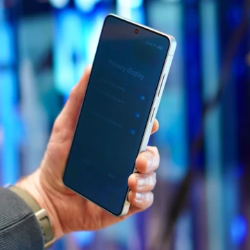 Honor тестирует экраны Privacy Display вслед за Xiaomi, но не от Samsung