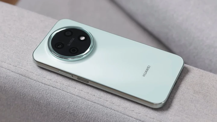 ВИДЕО: обзор Huawei Nova 15 Max – китайский бестселлер не для всех