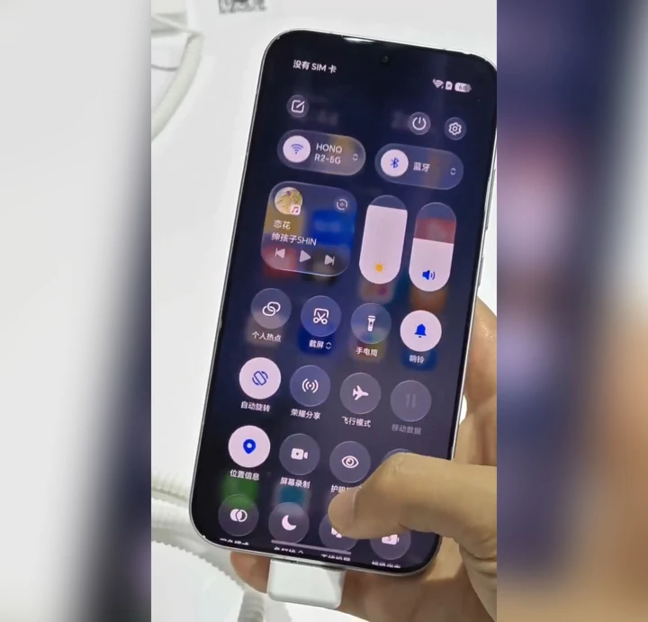 Жидкостеклянную Honor MagicOS 11 на Android 17 показали на видео