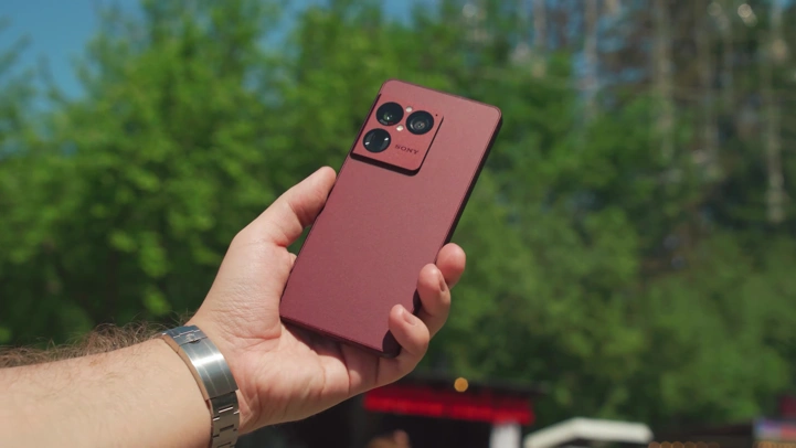 Обзор Sony Xperia 1 VIII: крутой смартфон, который тебе не нужен