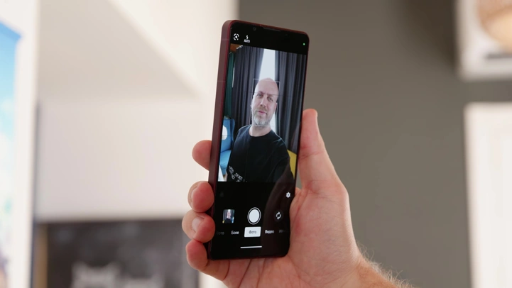 Обзор Sony Xperia 1 VIII: крутой смартфон, который тебе не нужен