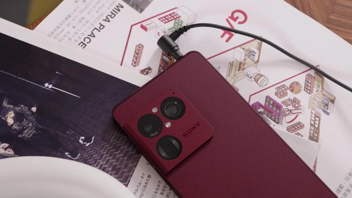 Обзор Sony Xperia 1 VIII: крутой смартфон, который тебе не нужен