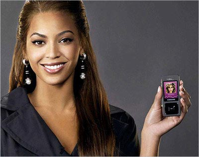 Beyonce Knowles демонстрирует Sprint-Nextel UpStage от Samsung