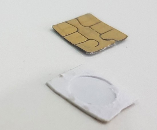 Samsung Galaxy S7:     SIM  microSD 