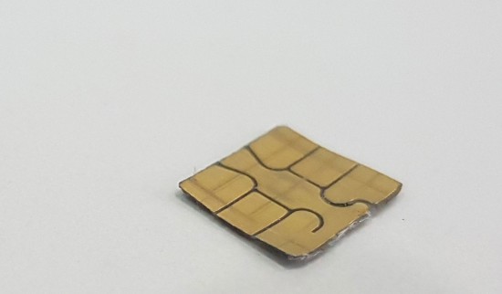 Samsung Galaxy S7:     SIM  microSD 