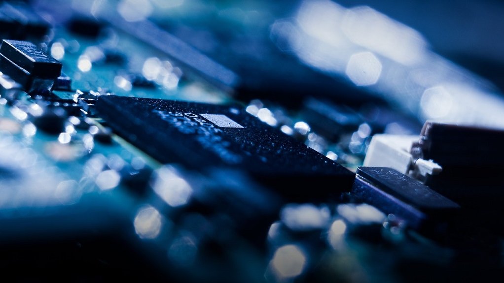 Минцифры хочет отменить пошлины на ввоз микропроцессоров и SSD