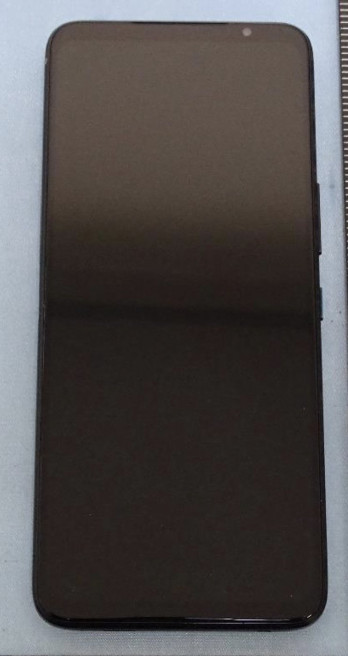 ASUS ROG Phone 7 на живых фото со всех сторон