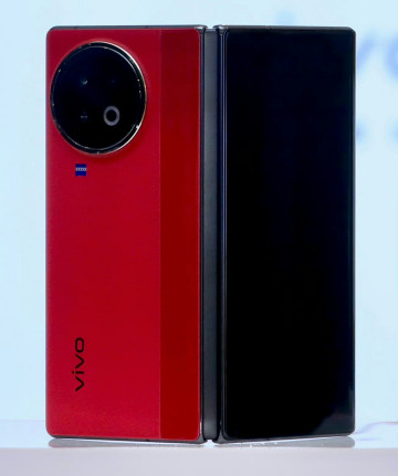 Vivo X Fold 2 показали на живых фото вместе с заводской коробкой