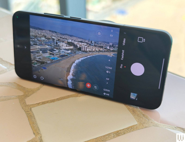   Xiaomi 15  :  -