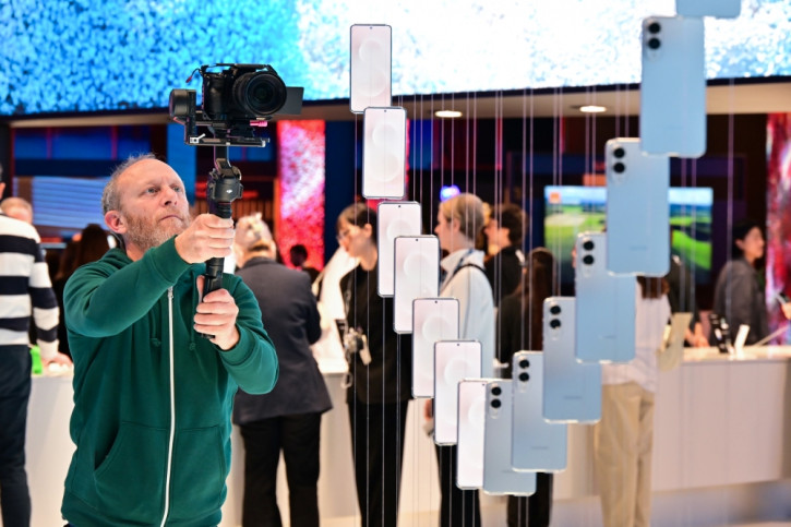 Samsung  Galaxy S25 Edge  MWC 2025,     